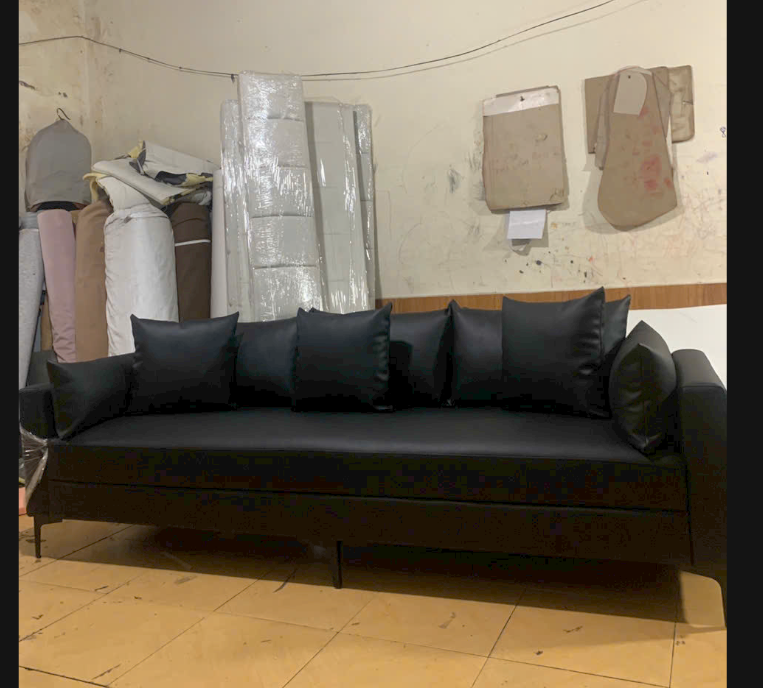 Sofa da đen quyền lực